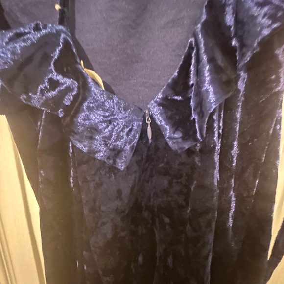 Essue Midnight Blue Crush Velvet Dress Tie back NWT size small - Picture 4 of 5